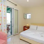 Irida Apartman *