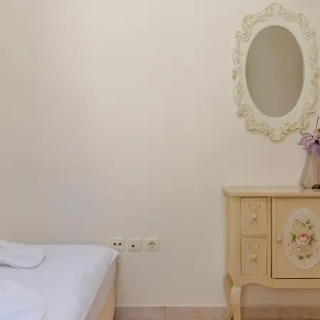 Apartment Irida