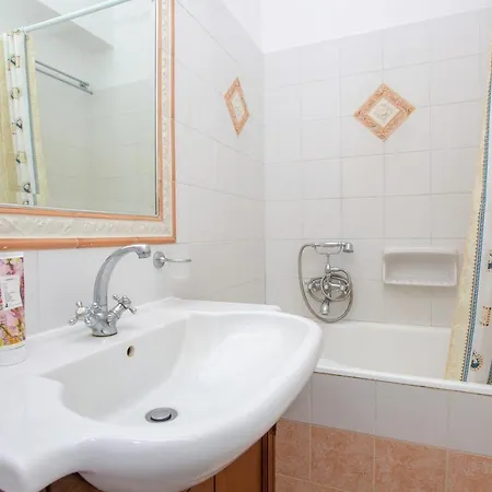 Irida Appartement *